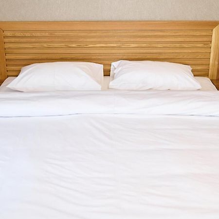 Hotel Eden Ramnicu Sarat Bagian luar foto
