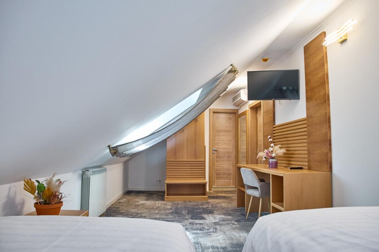 Hotel Eden Ramnicu Sarat Bagian luar foto