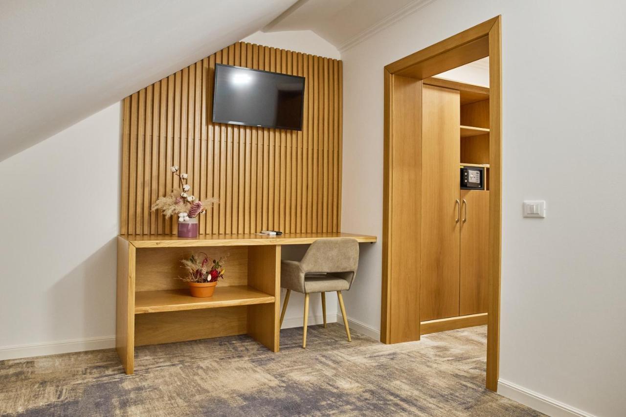 Hotel Eden Ramnicu Sarat Bagian luar foto