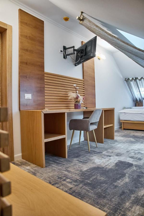 Hotel Eden Ramnicu Sarat Bagian luar foto