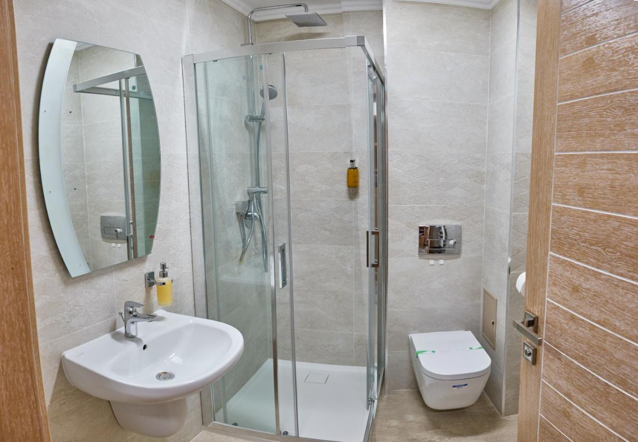 Hotel Eden Ramnicu Sarat Bagian luar foto