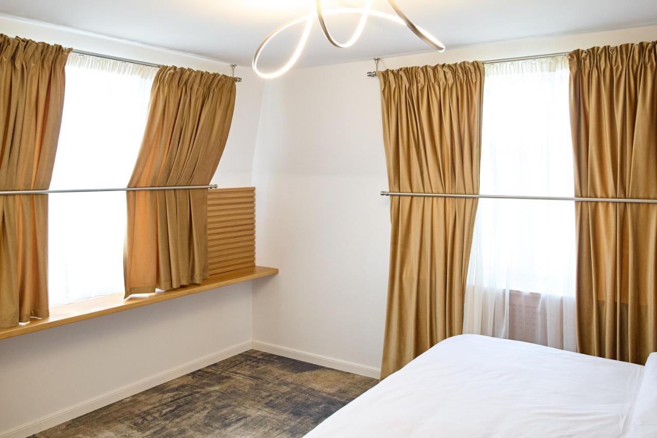 Hotel Eden Ramnicu Sarat Bagian luar foto