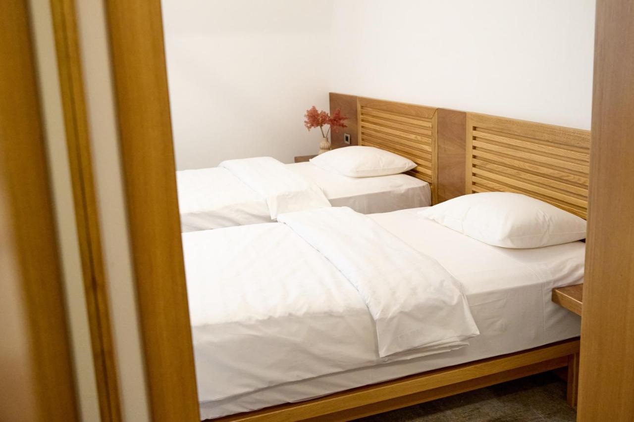 Hotel Eden Ramnicu Sarat Bagian luar foto