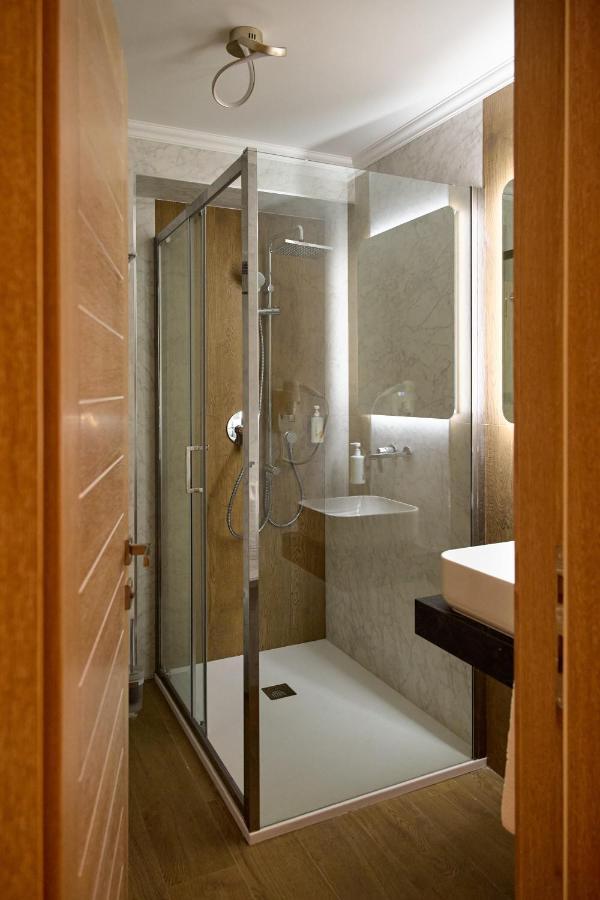 Hotel Eden Ramnicu Sarat Bagian luar foto