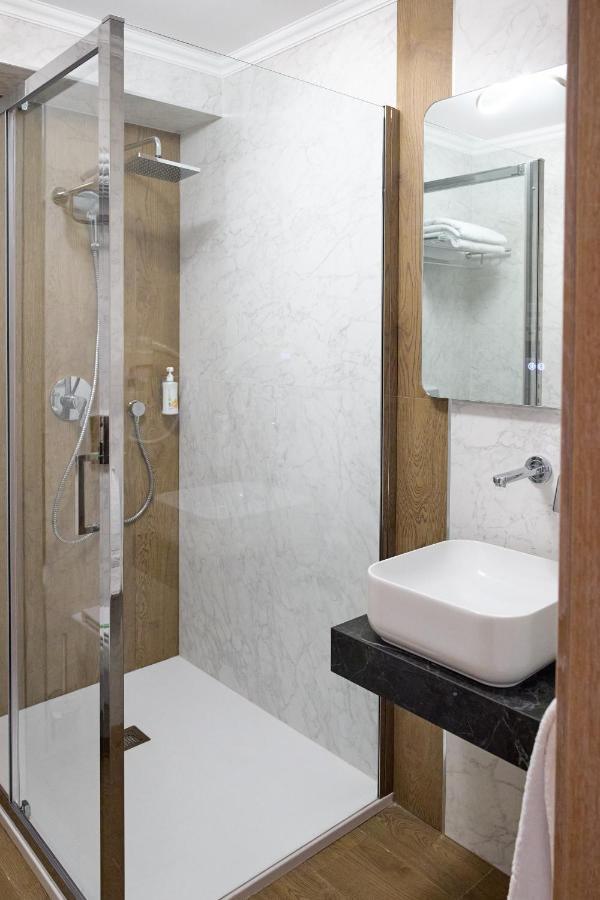 Hotel Eden Ramnicu Sarat Bagian luar foto