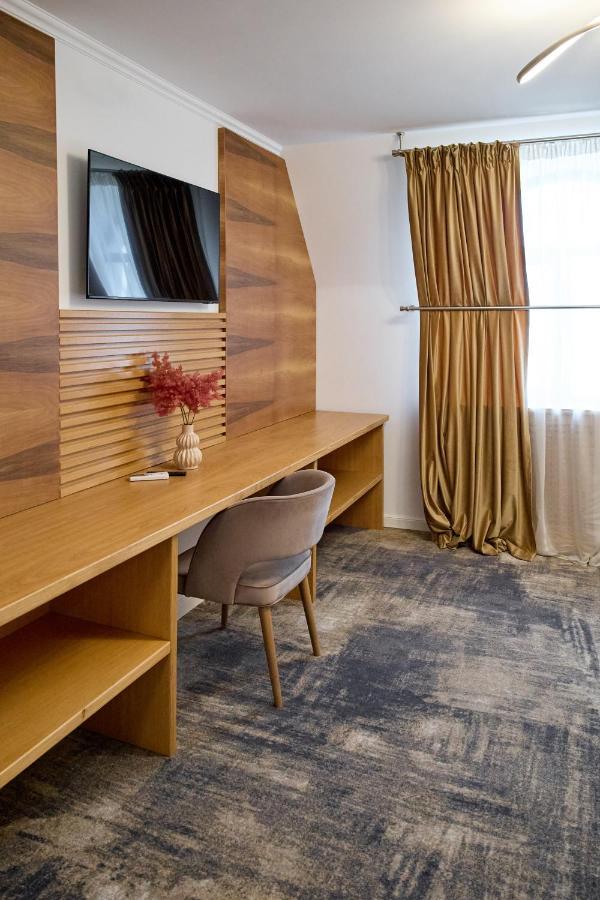 Hotel Eden Ramnicu Sarat Bagian luar foto