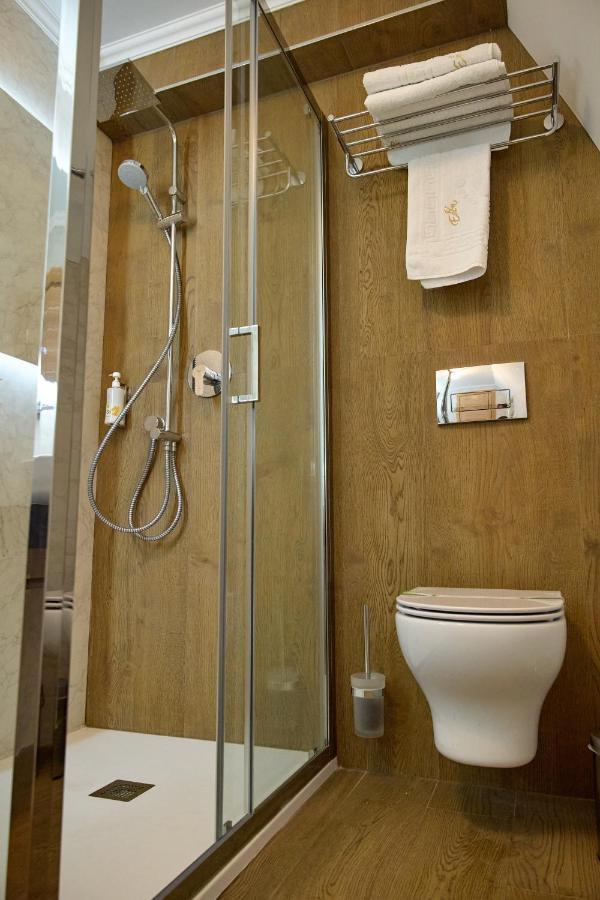 Hotel Eden Ramnicu Sarat Bagian luar foto