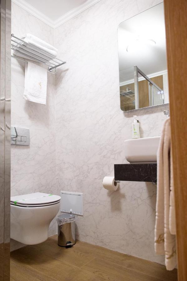 Hotel Eden Ramnicu Sarat Bagian luar foto