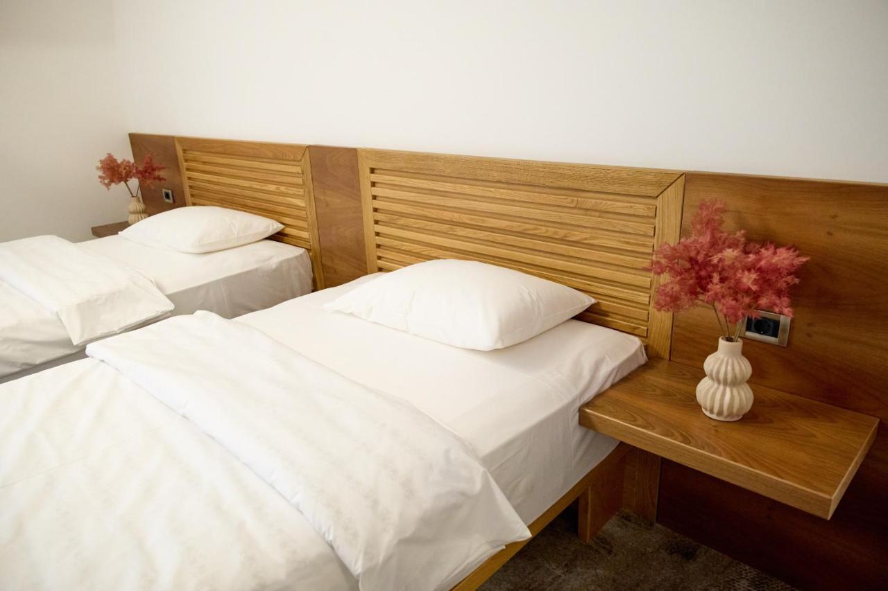 Hotel Eden Ramnicu Sarat Bagian luar foto