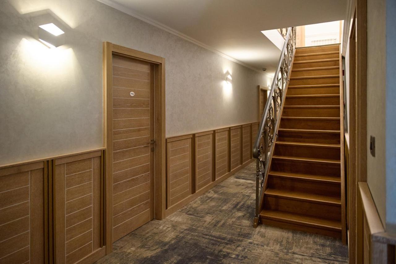 Hotel Eden Ramnicu Sarat Bagian luar foto
