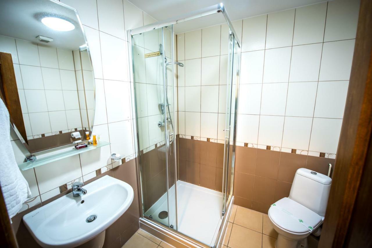 Hotel Eden Ramnicu Sarat Bagian luar foto